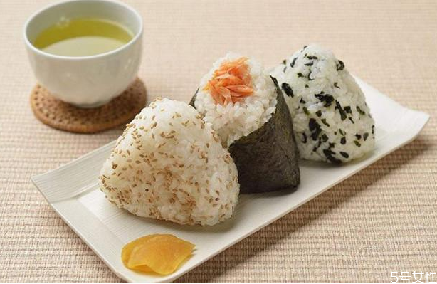 做飯團(tuán)需要什么材料 制作飯團(tuán)的材料大全 做飯團(tuán)需要什么材料 制作飯團(tuán)的材料大全