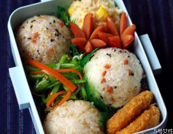 懶人飯團(tuán)的做法 懶人飯團(tuán)竅門(mén)