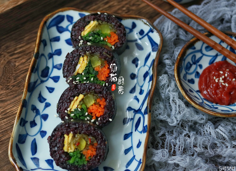 飯團(tuán)米可以用電飯鍋?zhàn)鰡?怎么做飯團(tuán)好吃 飯團(tuán)米可以用電飯鍋?zhàn)鰡?怎么做飯團(tuán)好吃