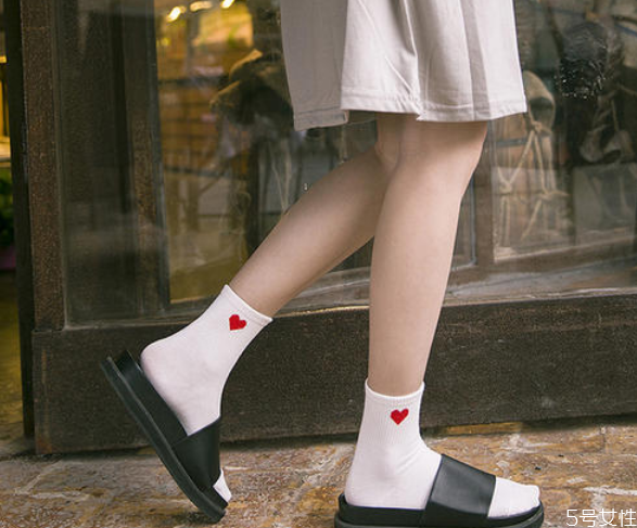 襪子到腿哪里顯腿細(xì) 穿什么長(zhǎng)度的襪子顯腿細(xì) 襪子到腿哪里顯腿細(xì) 穿什么長(zhǎng)度的襪子顯腿細(xì)