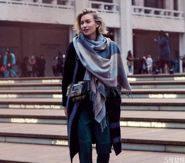 圍巾怎么系好看 冬天圍巾的時(shí)髦圍法 圍巾怎么系好看 冬天圍巾的時(shí)髦圍法