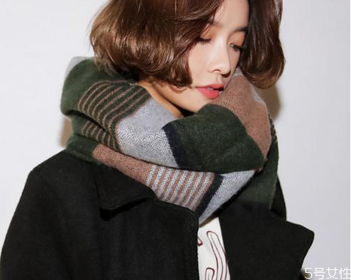 圍巾怎么系好看 冬天圍巾的時(shí)髦圍法 圍巾怎么系好看 冬天圍巾的時(shí)髦圍法