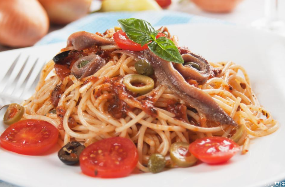 煮意大利面是冷水還是熱水煮 煮好的意大利面為什么要過冷水 煮意大利面是冷水還是熱水煮 煮好的意大利面為什么要過冷水