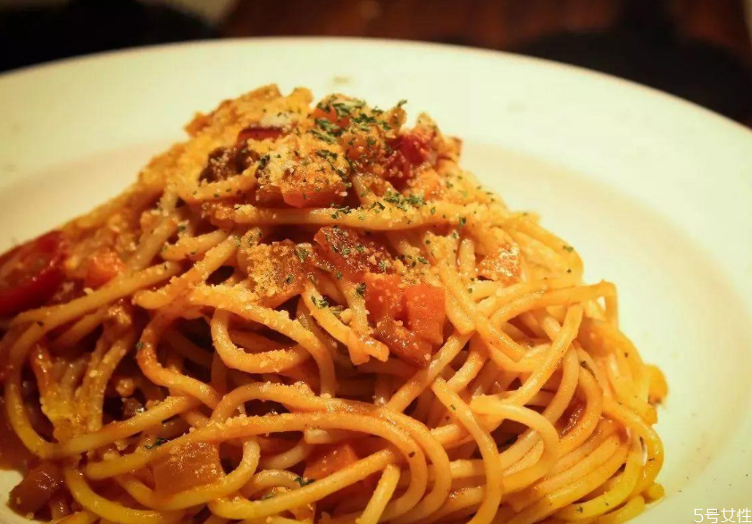 煮意大利面一定要用橄欖油嗎 煮意面為什么要加橄欖油 煮意大利面一定要用橄欖油嗎 煮意面為什么要加橄欖油