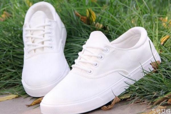 鞋子內(nèi)部很臭怎么清洗 洗鞋子的好方法 鞋子內(nèi)部很臭怎么清洗 洗鞋子的好方法