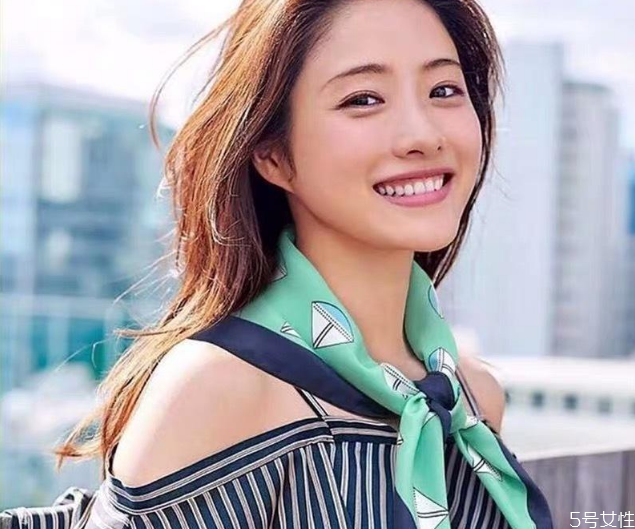 絲巾怎么保養(yǎng) 絲巾的清洗方式 絲巾怎么保養(yǎng) 絲巾的清洗方式