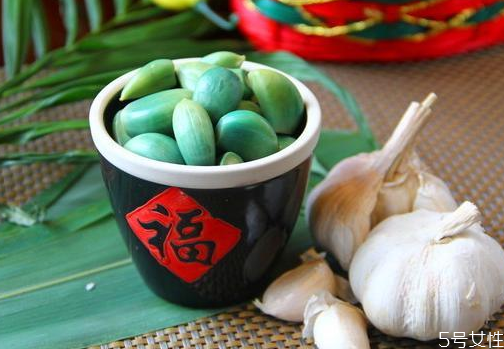 臘八蒜泡一個(gè)月也沒綠 臘八蒜不綠還能補(bǔ)救嗎 臘八蒜泡一個(gè)月也沒綠 臘八蒜不綠還能補(bǔ)救嗎