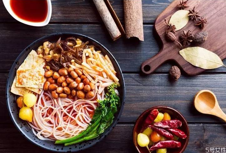 好歡螺螺螄粉好吃嗎 好歡螺好吃還是李子柒好吃 好歡螺螺螄粉好吃嗎 好歡螺好吃還是李子柒好吃