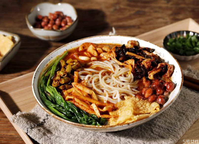 李子柒螺螄粉好吃嗎 李子柒好吃還是螺霸王 李子柒螺螄粉好吃嗎 李子柒好吃還是螺霸王