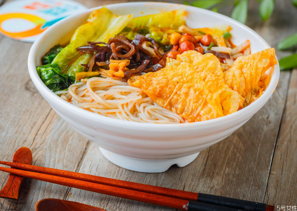 李子柒螺螄粉怎么煮 李子柒螺螄粉能泡著吃嗎 李子柒螺螄粉怎么煮 李子柒螺螄粉能泡著吃嗎