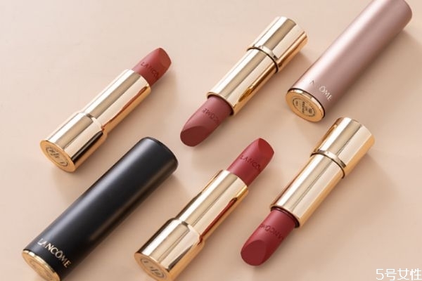 蘭蔻196口紅膏體上沒有l(wèi)ogo 蘭蔻口紅真假對(duì)照 蘭蔻196口紅膏體上沒有l(wèi)ogo 蘭蔻口紅真假對(duì)照