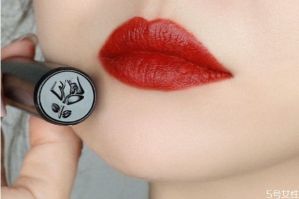 蘭蔻196粉金管和黑管的區(qū)別 蘭蔻196紅管和黑管區(qū)別 蘭蔻196粉金管和黑管的區(qū)別 蘭蔻196紅管和黑管區(qū)別