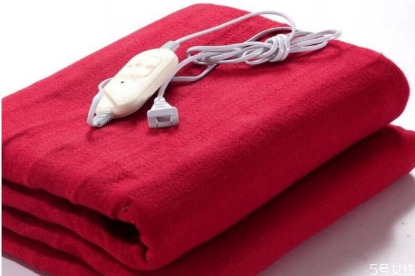 電熱毯可以折疊使用嗎 天冷睡電熱毯注意什么 電熱毯可以折疊使用嗎 天冷睡電熱毯注意什么