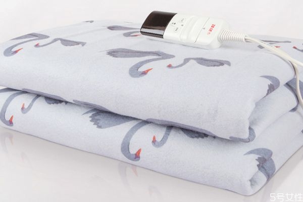 電熱毯氣味難聞能用嗎 電熱毯水暖的好還是電暖的好 電熱毯氣味難聞能用嗎 電熱毯水暖的好還是電暖的好