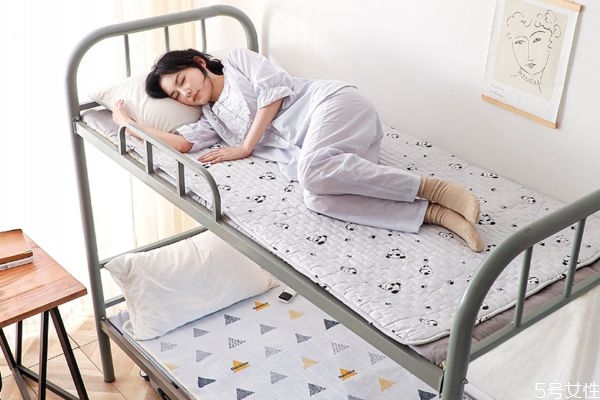 電熱毯氣味難聞能用嗎 電熱毯水暖的好還是電暖的好 電熱毯氣味難聞能用嗎 電熱毯水暖的好還是電暖的好