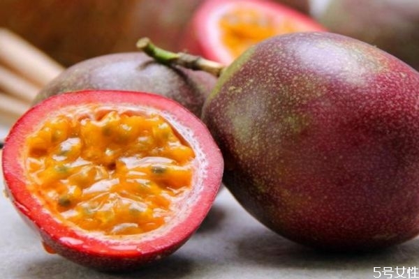 晚上吃百香果會發(fā)胖嗎 百香果與什么食物相克 晚上吃百香果會發(fā)胖嗎 百香果與什么食物相克