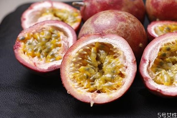 百香果外面長(zhǎng)霉能吃嗎 百香果皮能吃嗎