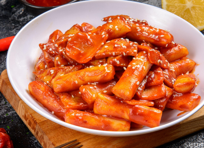 炸年糕的醬怎么做 年糕刷什么醬好吃 炸年糕的醬怎么做 年糕刷什么醬好吃