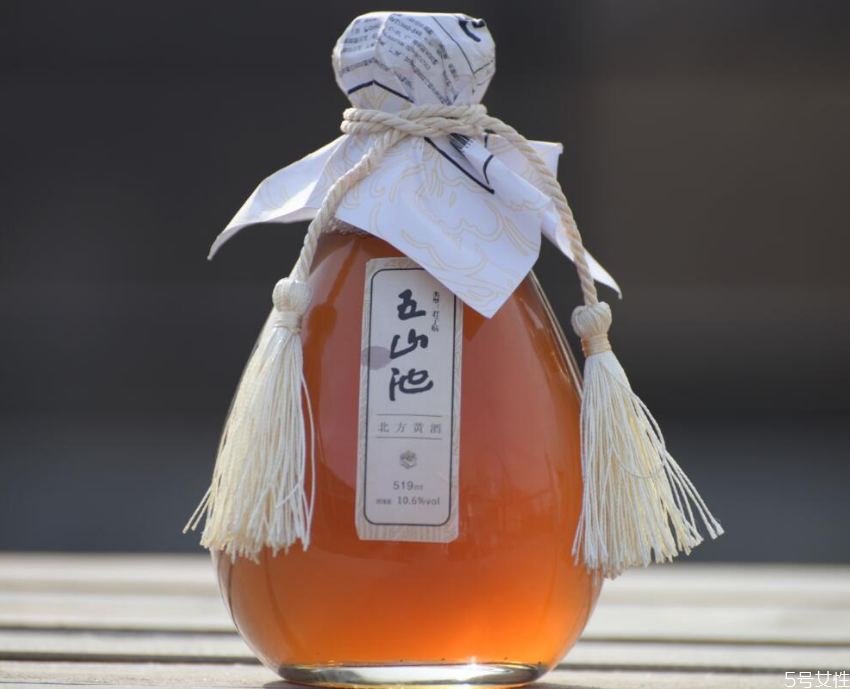 黃酒喝半甜還是半干好 黃酒半甜型和半干型的區(qū)別 黃酒喝半甜還是半干好 黃酒半甜型和半干型的區(qū)別