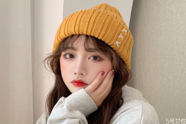 毛線帽戴著老掉怎么辦 毛線帽不掉的方法 毛線帽戴著老掉怎么辦 毛線帽不掉的方法