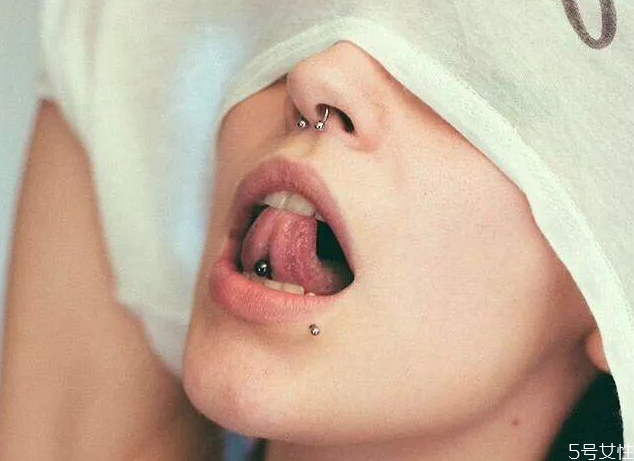 打舌釘?shù)娜耸鞘裁葱膽B(tài) 舌釘?shù)挠猛臼鞘裁? alt=