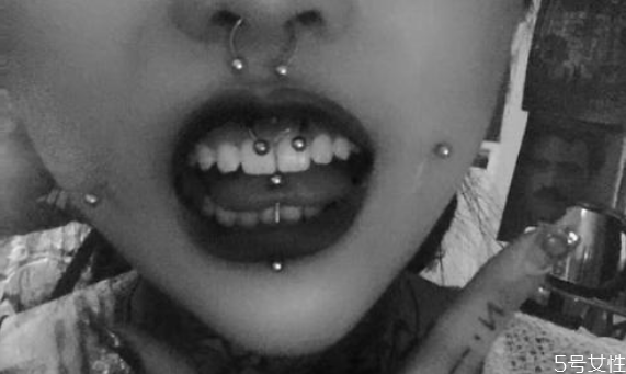 舌釘幾天不戴會(huì)長(zhǎng)死 舌釘不帶了洞會(huì)自己愈合嗎 舌釘幾天不戴會(huì)長(zhǎng)死 舌釘不帶了洞會(huì)自己愈合嗎