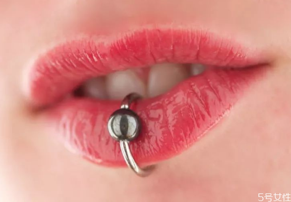 打舌釘會失去味覺嗎 打舌釘怎么刷牙 打舌釘會失去味覺嗎 打舌釘怎么刷牙