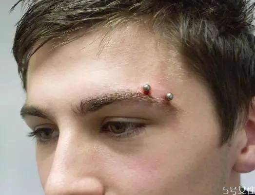 舌釘和唇釘哪一個更痛 舌釘唇釘疼痛排行榜 舌釘和唇釘哪一個更痛 舌釘唇釘疼痛排行榜