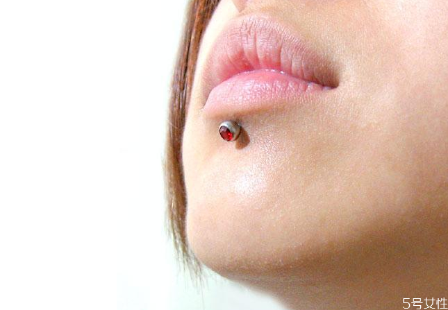 唇釘不戴了會留疤嗎 唇釘不戴了會自己愈合嗎 唇釘不戴了會留疤嗎 唇釘不戴了會自己愈合嗎