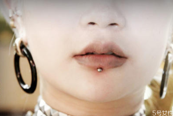 自己怎么取唇釘 唇釘擰太緊了怎么辦 自己怎么取唇釘 唇釘擰太緊了怎么辦