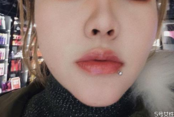 唇釘洞發(fā)臭怎么辦 唇釘怎么護(hù)理 唇釘洞發(fā)臭怎么辦 唇釘怎么護(hù)理