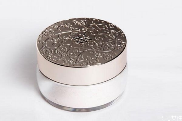 散粉后還能用氣墊補(bǔ)妝嗎 氣墊用過之后用散粉嗎 散粉后還能用氣墊補(bǔ)妝嗎 氣墊用過之后用散粉嗎