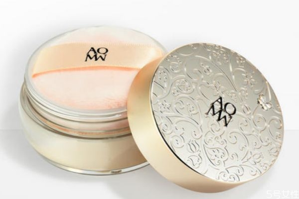 散粉后還能用氣墊補(bǔ)妝嗎 氣墊用過之后用散粉嗎 散粉后還能用氣墊補(bǔ)妝嗎 氣墊用過之后用散粉嗎