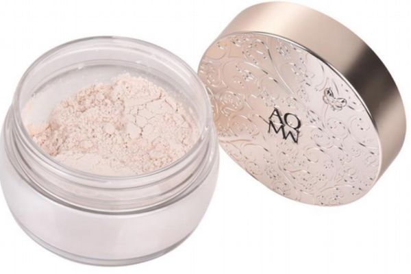 散粉是干嘛的 高光和散粉哪個(gè)先用 散粉是干嘛的 高光和散粉哪個(gè)先用