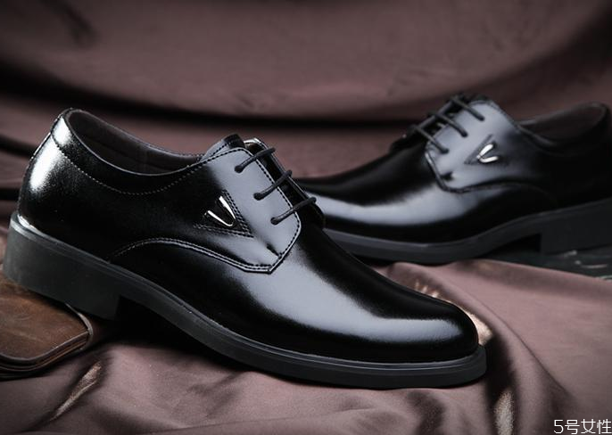 男士西裝配什么鞋子好 西服配什么鞋子好看 男士西裝配什么鞋子好 西服配什么鞋子好看