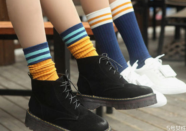 冬季小皮鞋配什么襪子 女生穿小皮鞋搭配什么襪子 冬季小皮鞋配什么襪子 女生穿小皮鞋搭配什么襪子