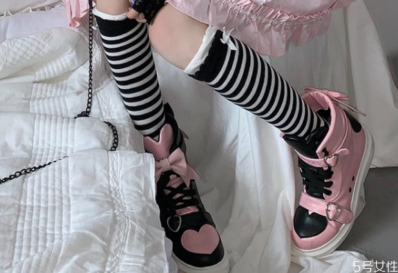 lolita可以配aj嗎 適合lo裙的aj lolita可以配aj嗎 適合lo裙的aj