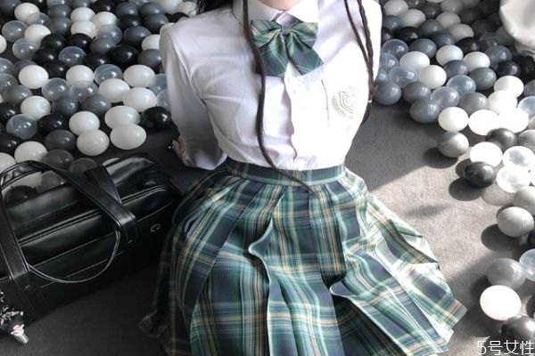 穿jk適合背什么包包 jk制服可以配帆布包嗎 穿jk適合背什么包包 jk制服可以配帆布包嗎