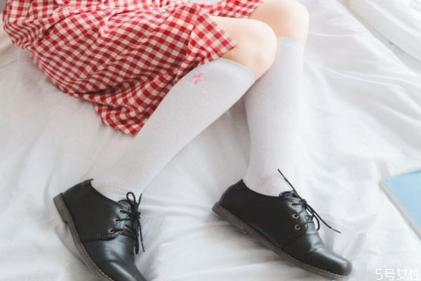 jk襪子總是掉怎么辦 穿jk為什么要穿襪子 jk襪子總是掉怎么辦 穿jk為什么要穿襪子