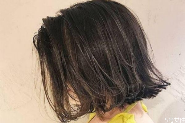 短發(fā)第二天如何不炸 晚上睡覺怎么防止短發(fā)翹 短發(fā)第二天如何不炸 晚上睡覺怎么防止短發(fā)翹