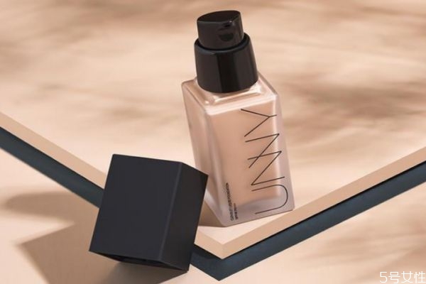 粉底液可以保持一天嗎 粉底液怎么用不脫妝 粉底液可以保持一天嗎 粉底液怎么用不脫妝