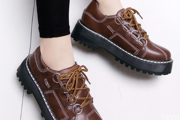 厚底鞋適合什么人穿 厚底鞋什么褲子好看 厚底鞋適合什么人穿 厚底鞋什么褲子好看