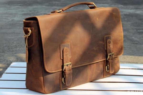 牛皮包怎么保養(yǎng) 牛皮包的護理要點 牛皮包怎么保養(yǎng) 牛皮包的護理要點