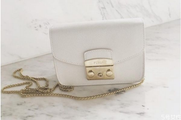 如何防止白色包包變黃 白色包包發(fā)黃怎么辦 如何防止白色包包變黃 白色包包發(fā)黃怎么辦