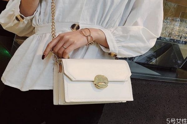白色包包怎么保養(yǎng) 白色包包污漬處理方法 白色包包怎么保養(yǎng) 白色包包污漬處理方法