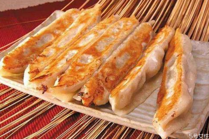 鍋貼是餃子嗎 鍋貼和餃子的區(qū)別 鍋貼是餃子嗎 鍋貼和餃子的區(qū)別