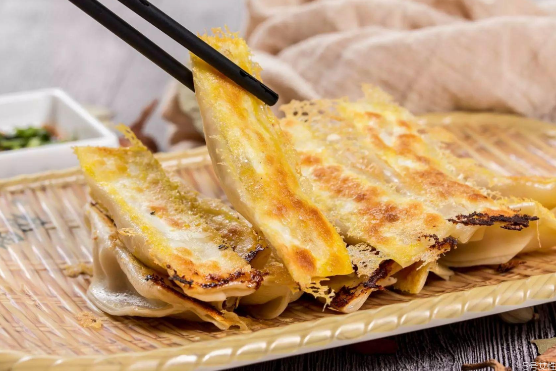 鍋貼可以用電餅鐺做嗎 電餅鐺鍋貼的做法 鍋貼可以用電餅鐺做嗎 電餅鐺鍋貼的做法