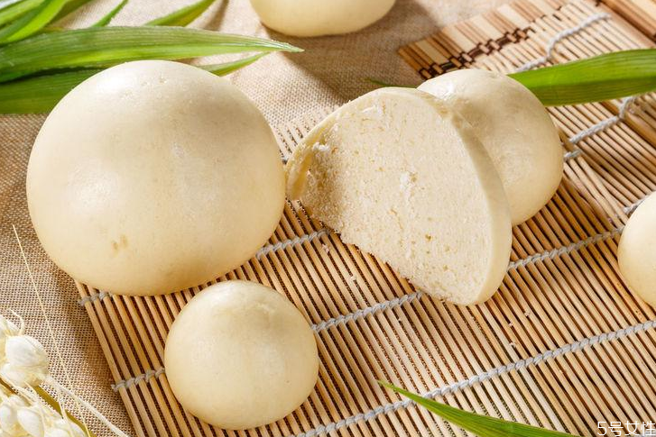 老面饅頭堿放少了會(huì)怎樣 老面饅頭放堿注意事項(xiàng) 老面饅頭堿放少了會(huì)怎樣 老面饅頭放堿注意事項(xiàng)