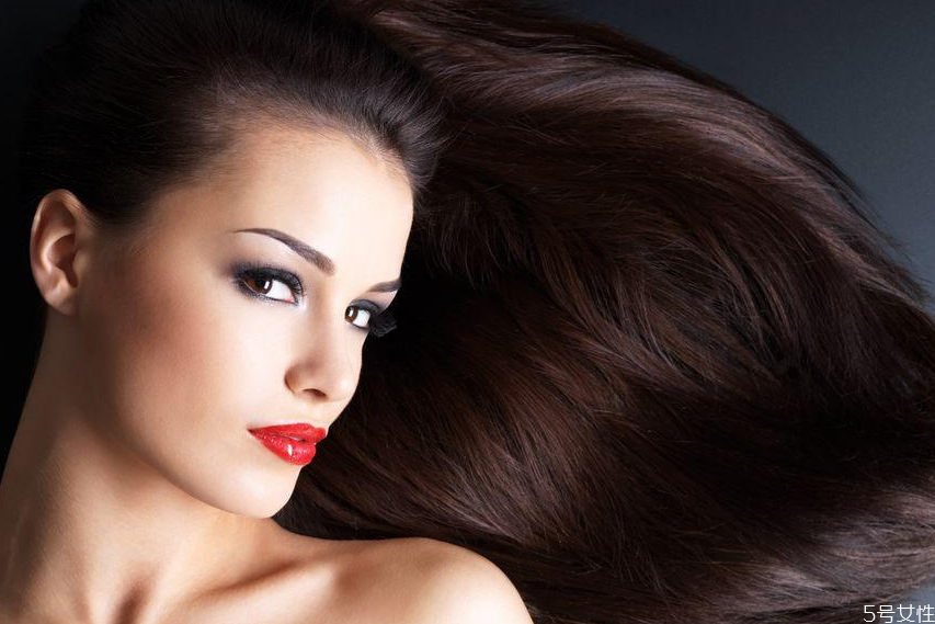 直發(fā)梳天天用傷頭發(fā)嗎 直發(fā)梳對(duì)頭發(fā)有危害嗎 直發(fā)梳天天用傷頭發(fā)嗎 直發(fā)梳對(duì)頭發(fā)有危害嗎