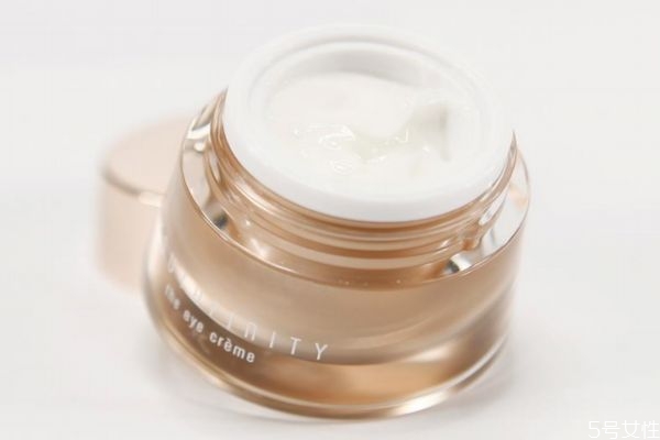 ?長(zhǎng)期不用面霜會(huì)有什么后果 使用保濕面霜的方法 ?長(zhǎng)期不用面霜會(huì)有什么后果 使用保濕面霜的方法